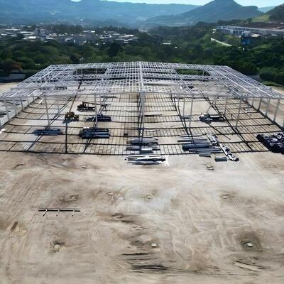 Q355 Steel Clear Span Χρώμα Προσαρμοσμένο Βιομηχανικό Σχέδιο Προκατασκευασμένη Αποθήκη Χαλύβδινων Κατασκευών