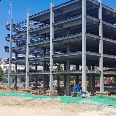 Πολυώροφη κατασκευή από χάλυβα με μεγάλο εύρος