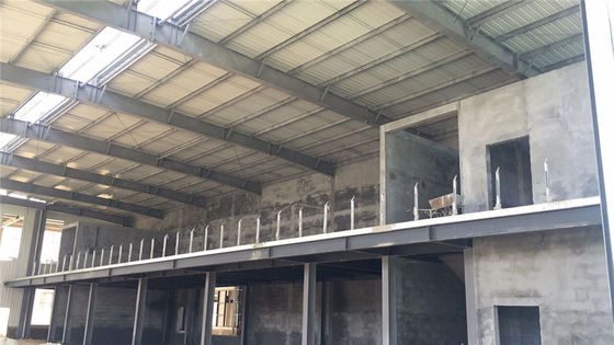 Βιομηχανική προκατασκευασμένη δομή από ελαφρύ χάλυβα Κτίριο αποθήκης Χ τμήμα Κατασκευή παραγόμενη από την Κίνα