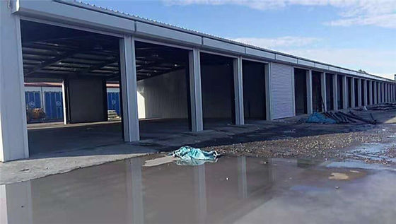 Χ τμήμα Χάλυβα Προσυσκευασμένο Κτίριο Αποθήκης Ζεστό έλαση Ζαλβανωμένη Οικονομική Βιομηχανική Ελαφρύ βάρος Μεγάλο εύρος