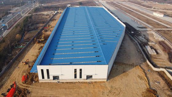 Q235B Χάλυβα κατασκευαστικά κτίρια Προσυσκευασμένες χάλυβα κατασκευές με μονωτικό πάνελ