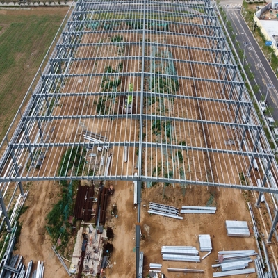 Προκατασκευασμένη Αποθήκη από Χάλυβα 150μ x 40μ με Πάνελ Σάντουιτς από Υαλοβάμβακα