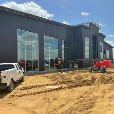 Q355 Steel Clear Span Χρώμα Προσαρμοσμένο Βιομηχανικό Σχέδιο Προκατασκευασμένη Αποθήκη Χαλύβδινων Κατασκευών